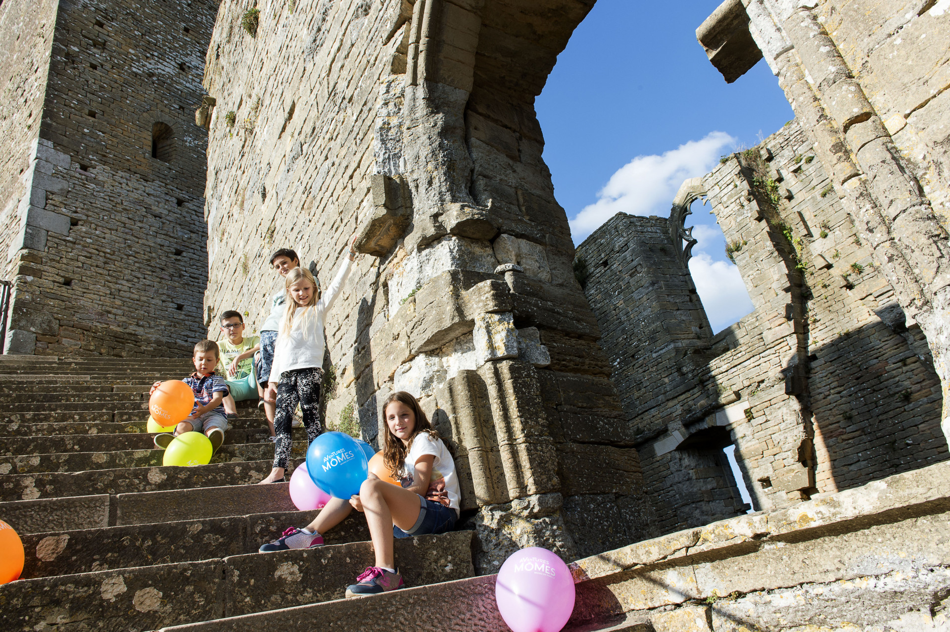 Enfants dans le grand degré du logis de Beaufort